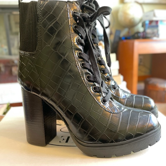 Steve Madden Latch Black Croc Boots- Size 9 - Picture 5 of 5
